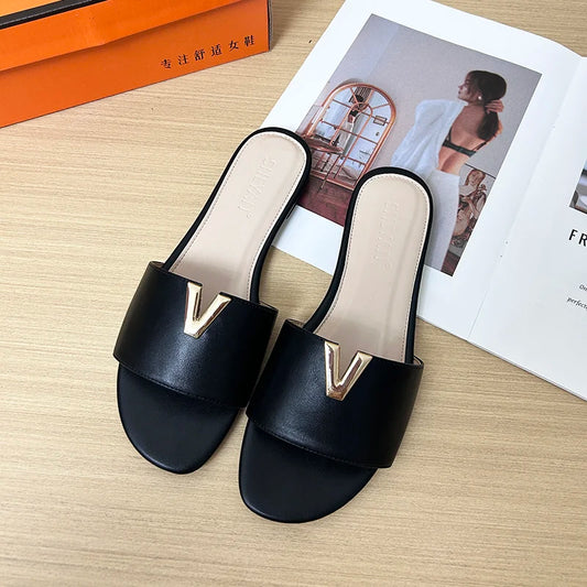 2024 summer new V-shaped metal decoration flat bottomed beach women's fashionable slippers