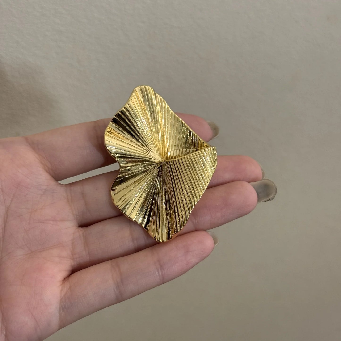 Vintage Irregular Leaf Ring for Women Men Classic Metal Pleated Personality Leaves Fan-Shaped Finger Ring Punk Party Jewelry