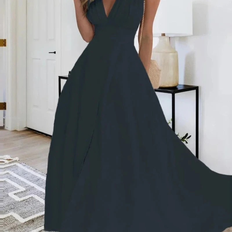 EtherealBe chic sleeveless summer dress in dark color with a flowing design for effortless style