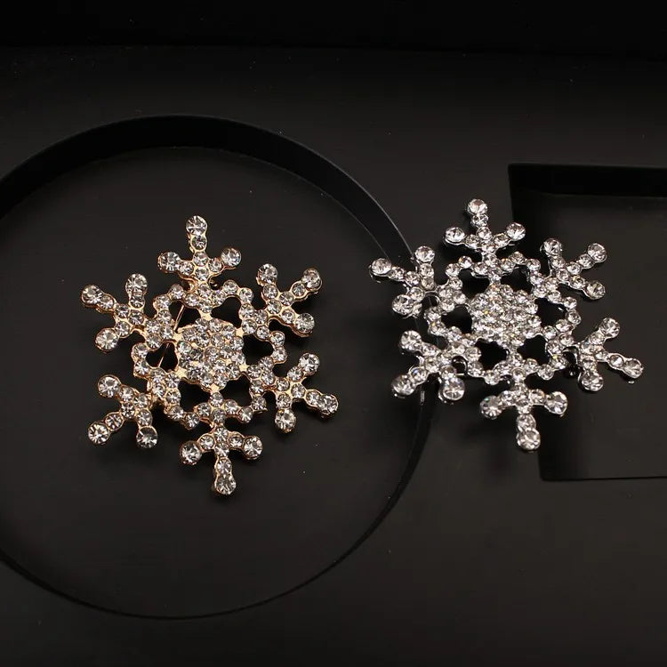 Winter New Lady Fashion Brooch Sparkling Crystal Rhinestones Large Snowflake Brooch Pins Jewelry Brooches Women Christmas Gift
