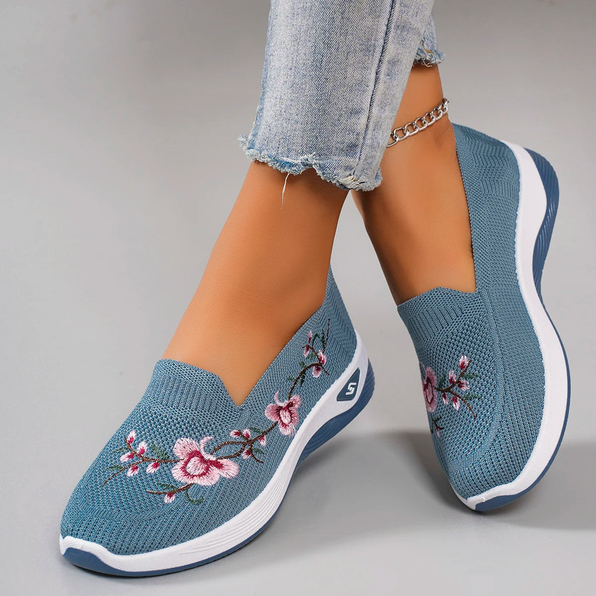Spring and Autumn New Women's Sports Shoes Fashionable Breathable Lightweight Non-Slip Wear-Resistant Casual Sports Shoes Flat Shoes Loafers