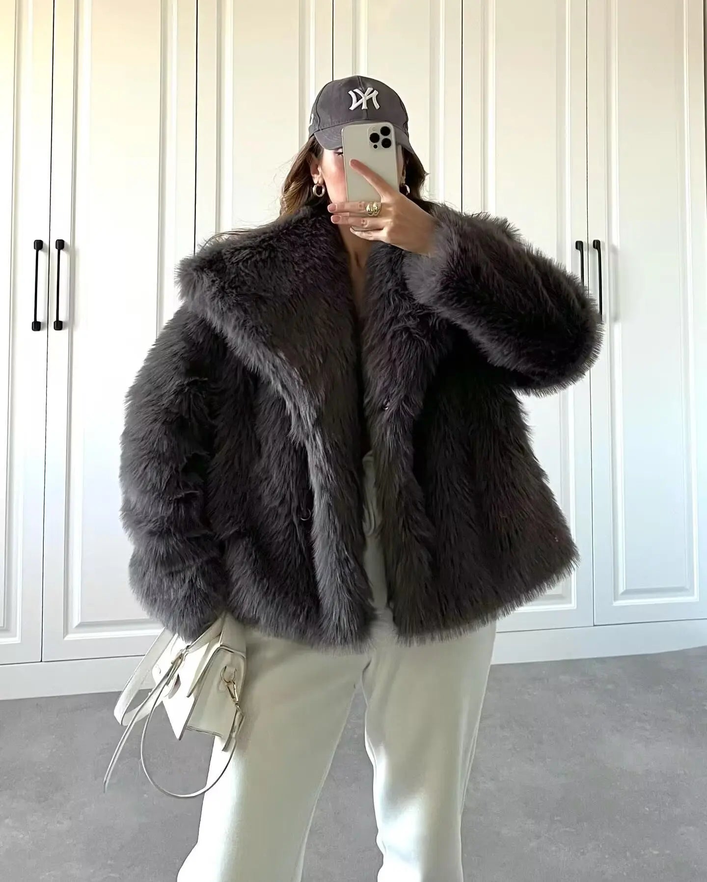 HH Winter Women Elegant Warm Plush Coat Turn-Down Collar Thick Cardigan Coat Female Pocket Long Sleeve Short Outerwear Mujer