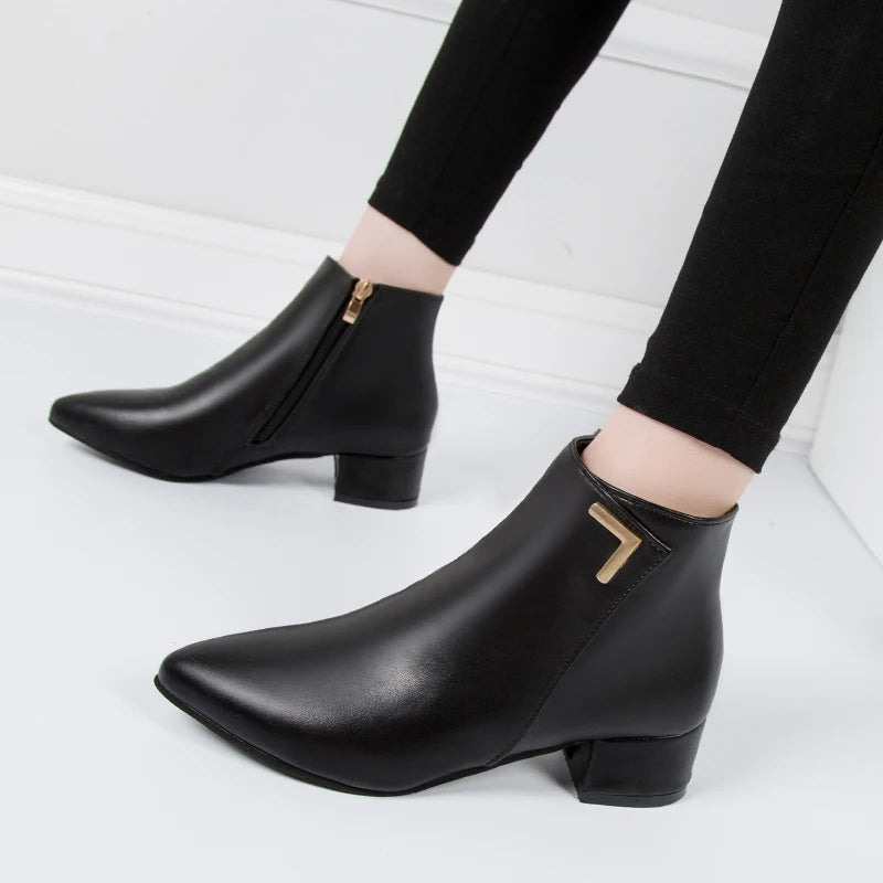 2025 New Autumn and Winter New Ankle Boots Thick Heel Pointed Toe Women Short Boots Fashion Leather Slim Boots Women Size42 Q233