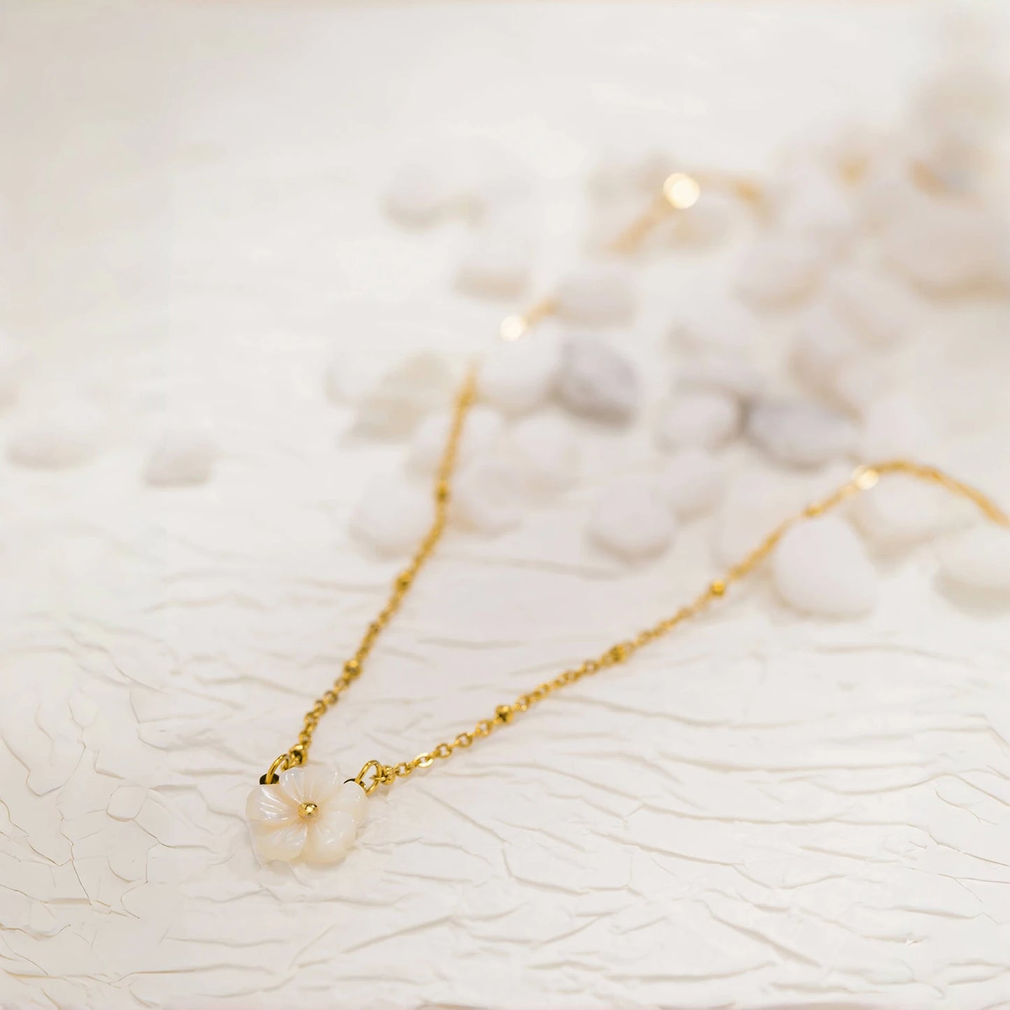 UHBINYCA Elegant Flower Shell Necklace for Women, Stainless Steel Chain Colorfast Jewelry