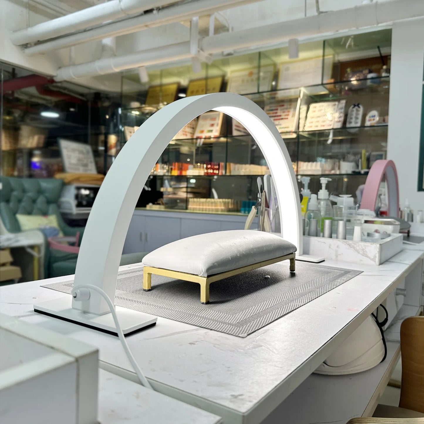 Half-moon nail lamp, three-color light adjustable brightness, LED makeup lamp, beauty, skin care, eyebrow lighting fill light