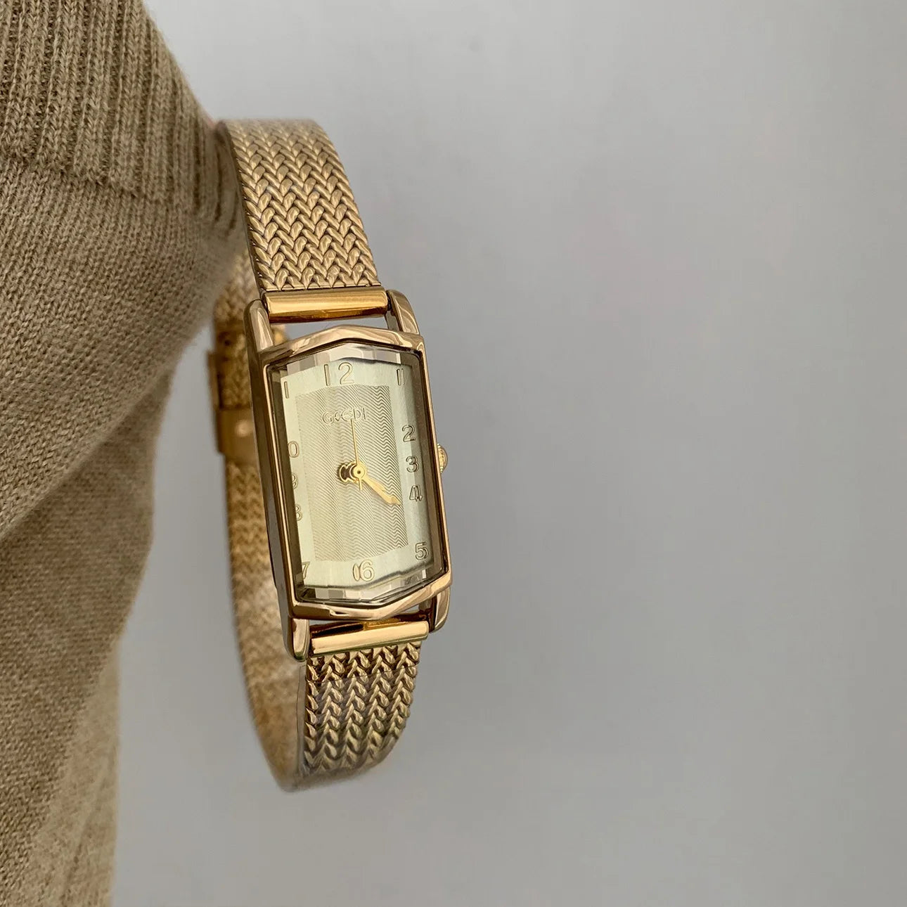 Vintage Gold Watch for Delicate Rectangle Dial Design Watch Women Waterproof Quartz Women's Watches