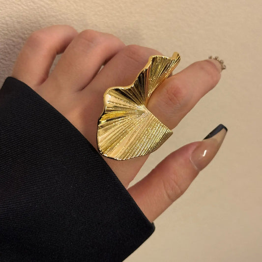 Vintage Irregular Leaf Ring for Women Men Classic Metal Pleated Personality Leaves Fan-Shaped Finger Ring Punk Party Jewelry