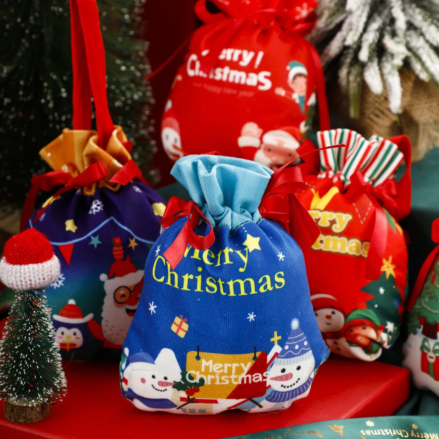 New Year Christmas Eve Apples Packaging Bag Velvet Drawstring Gift Bag Portable Handheld Candy Bag for Kids Gifts Bag