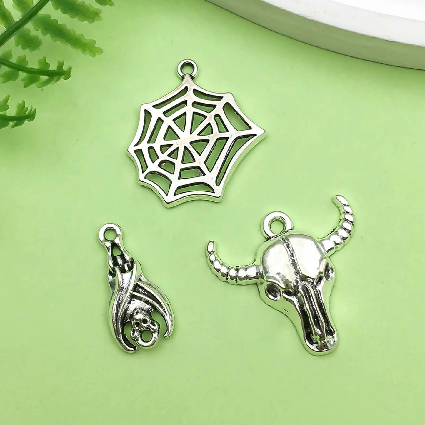 10/12pcs Halloween Decorate Charms Alloy Skull moth,Spider,Bull Head,bat Pendants for DIY Jewelry Making Accessories