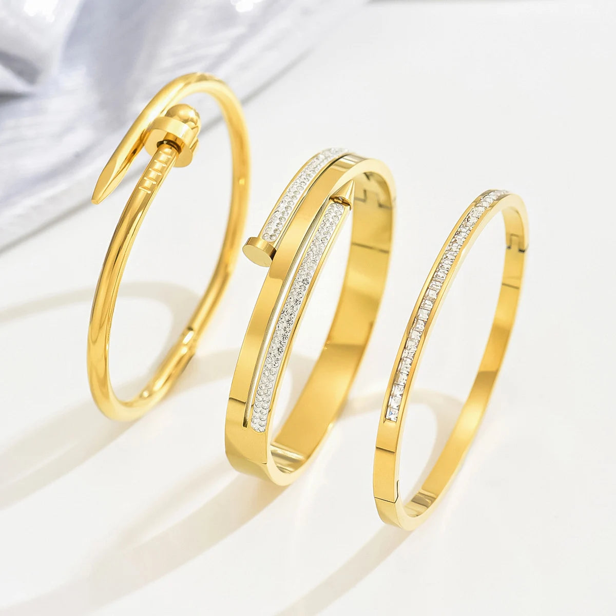 Stainless steel nail set diamond four-leaf clover bracelet Fashion women's bracelet gold bangles