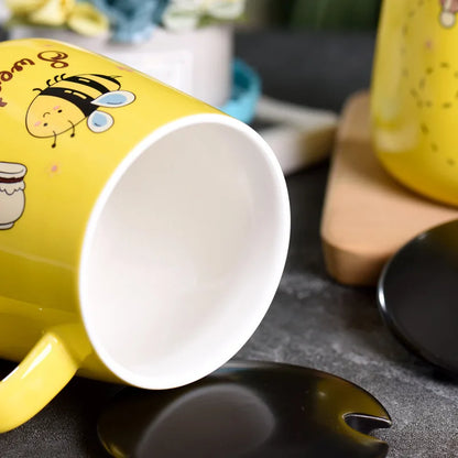 Ceramic Cartoon Bee Mug With Spoon Lid Ceramic Coffee Cups Free Shipping Original Breakfast Cups Christmas Gift Coffee Cup Sets
