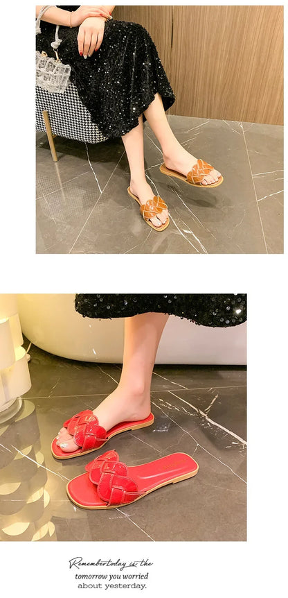 Summer 2025 New Women's Slippers Summer Square Toe Flat Shoes Women's Wide Version Slippers Sandals Outdoor Daily Casual Shoes