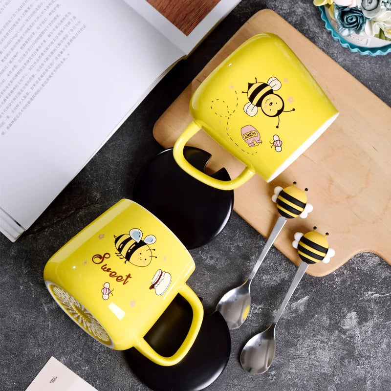 Ceramic Cartoon Bee Mug With Spoon Lid Ceramic Coffee Cups Free Shipping Original Breakfast Cups Christmas Gift Coffee Cup Sets