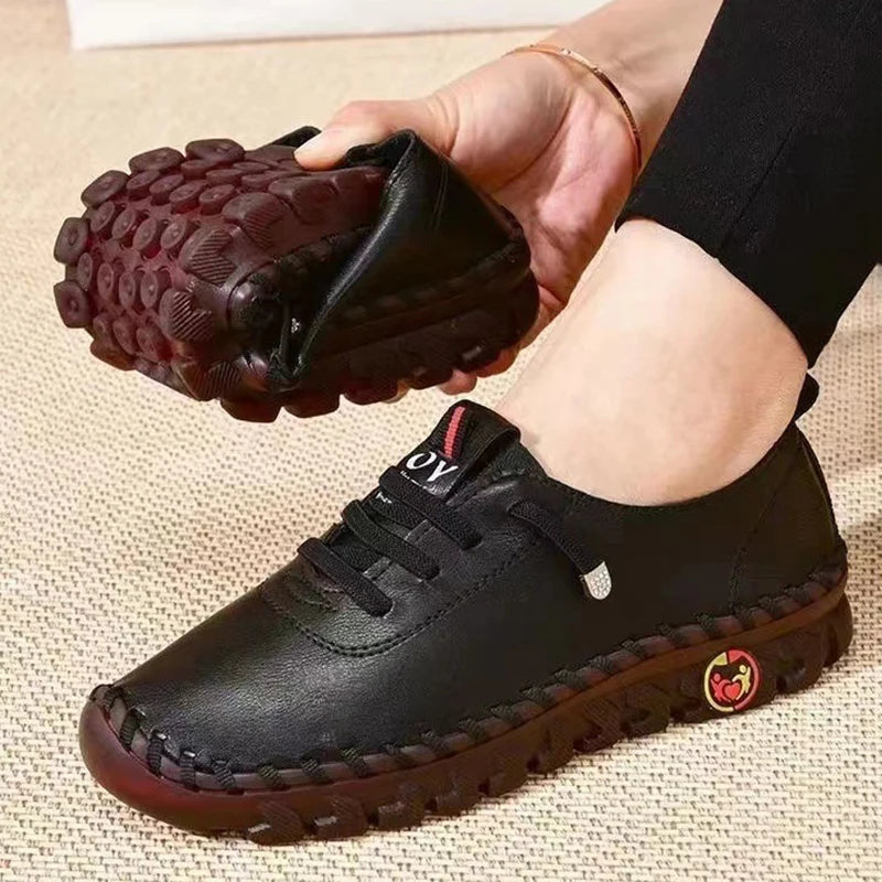 EtherealBe comfortable casual loafers for women in black with flexible sole and stylish design