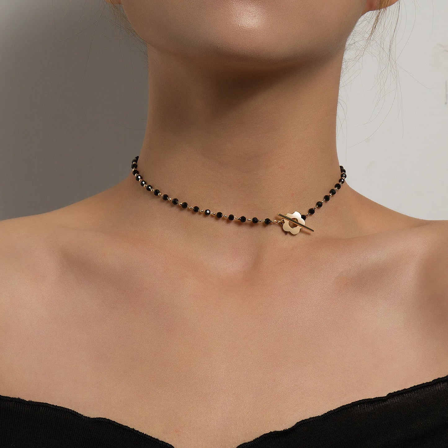 2022  Luxury OT Flower Buckle Crystal Glass Bead Chain Choker Necklace for Women Charm Fashion Jewelry  Gift