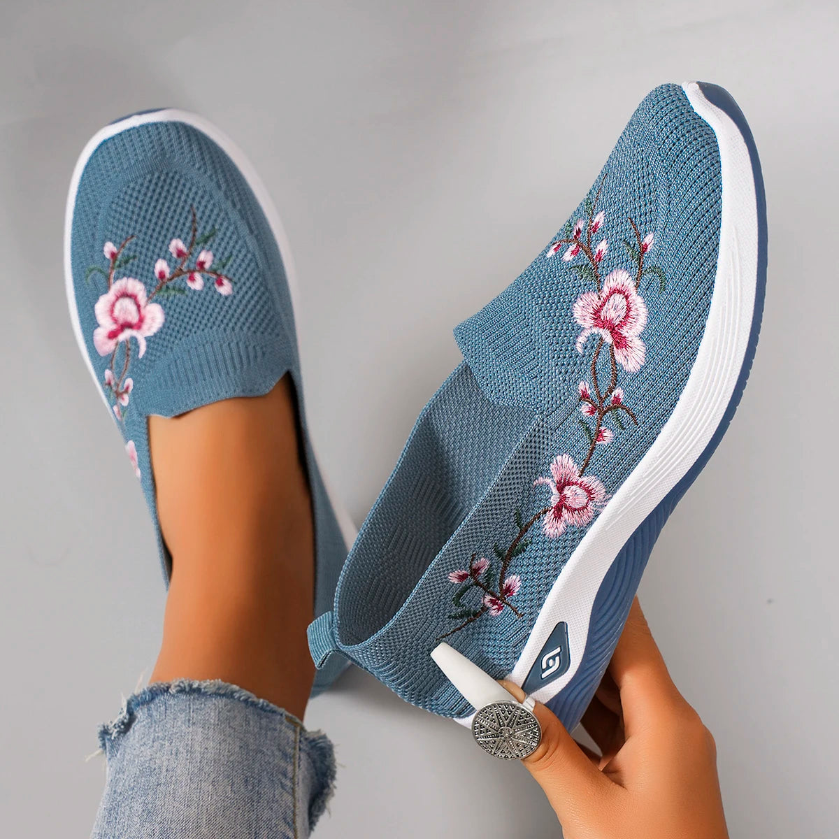 Spring and Autumn New Women's Sports Shoes Fashionable Breathable Lightweight Non-Slip Wear-Resistant Casual Sports Shoes Flat Shoes Loafers