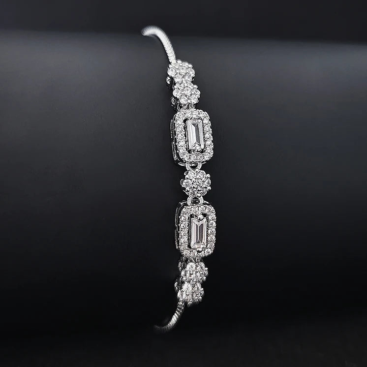 2024 New Arrival Fashion Silver Color Bracelet Bangle for Women Christmas Gift Jewelry Wholesale S026