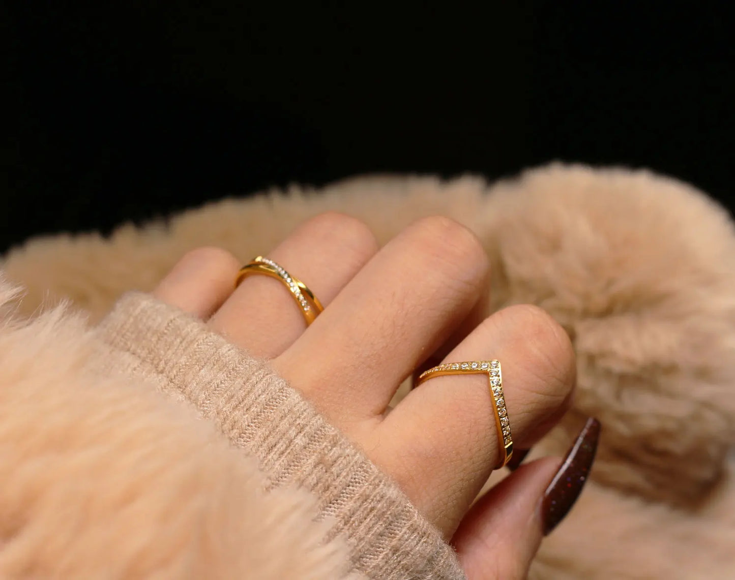 Beautiful V Shape CNC Inlaid Zircon Ring For Women Love Ring Titanium Steel Jewelry Mother's day Christmas Gift Anillo Wholesale