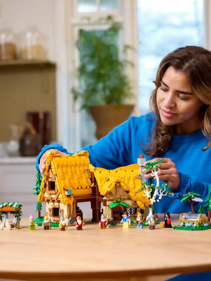 LEGO 43242 Snow White and Seven Dwarfs Forest Hut Building Blocks Children's Toy Gift