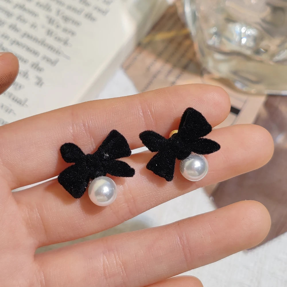 2024 New Fashion Flocking Bowtie Pearl Pendant Earrings French Retro Bowknot Girl Ear Stud Velvet Bow New Year Earring Jewelry