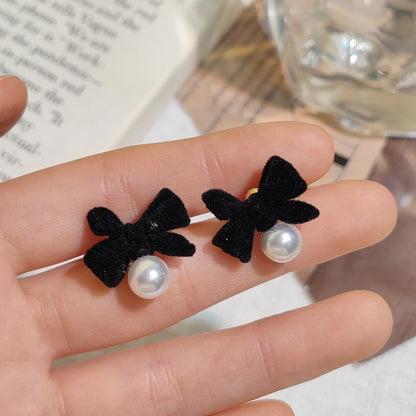 2024 New Fashion Flocking Bowtie Pearl Pendant Earrings French Retro Bowknot Girl Ear Stud Velvet Bow New Year Earring Jewelry