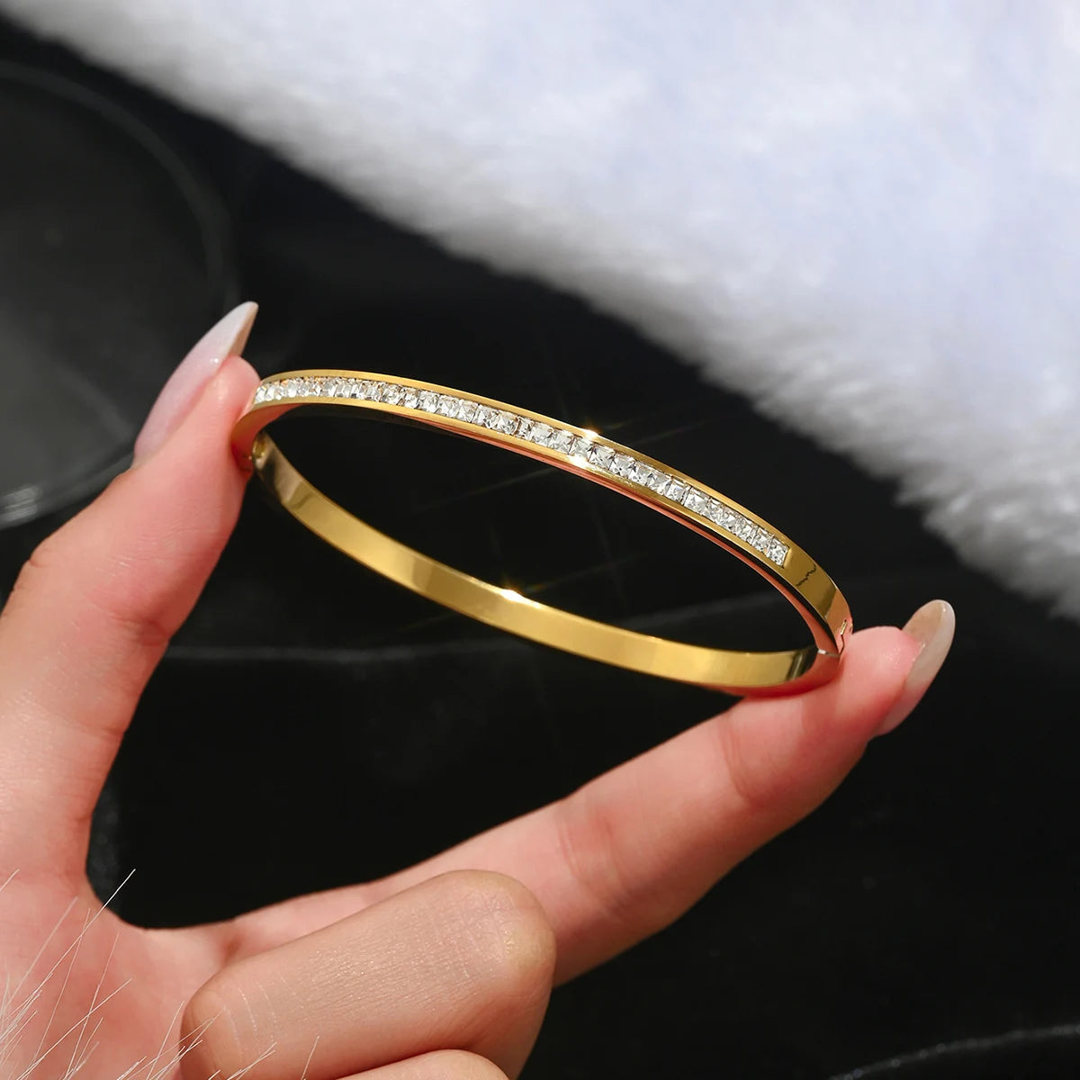 Stainless steel nail set diamond four-leaf clover bracelet Fashion women's bracelet gold bangles