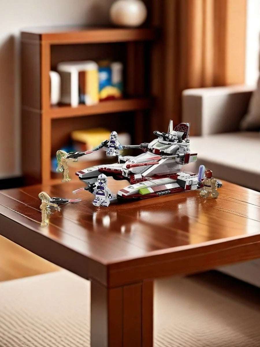 Play out thrilling battles with this buildable tank toy playset,75342 LEGO  featuring popular Star Wars