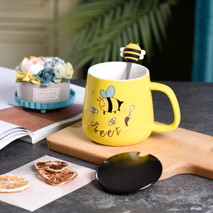 Ceramic Cartoon Bee Mug With Spoon Lid Ceramic Coffee Cups Free Shipping Original Breakfast Cups Christmas Gift Coffee Cup Sets