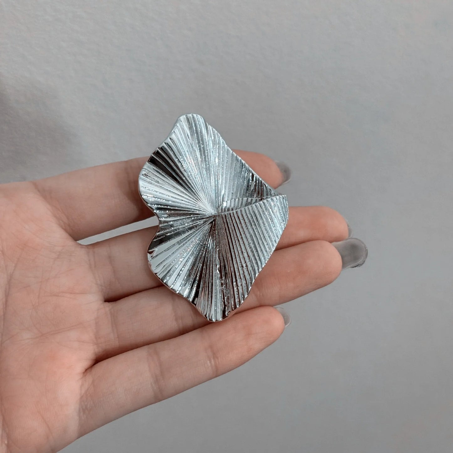 Vintage Irregular Leaf Ring for Women Men Classic Metal Pleated Personality Leaves Fan-Shaped Finger Ring Punk Party Jewelry