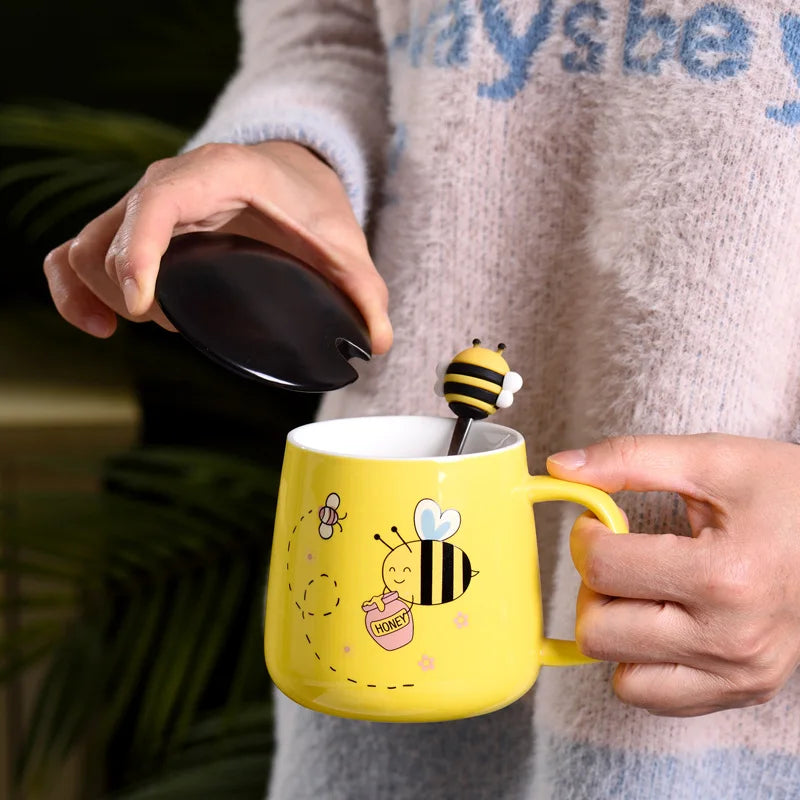 Ceramic Cartoon Bee Mug With Spoon Lid Ceramic Coffee Cups Free Shipping Original Breakfast Cups Christmas Gift Coffee Cup Sets