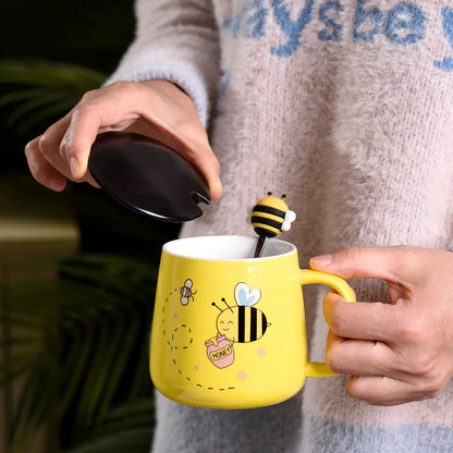 Ceramic Cartoon Bee Mug With Spoon Lid Ceramic Coffee Cups Free Shipping Original Breakfast Cups Christmas Gift Coffee Cup Sets
