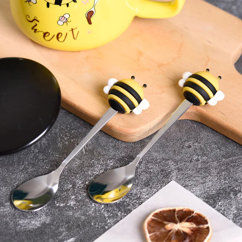 Ceramic Cartoon Bee Mug With Spoon Lid Ceramic Coffee Cups Free Shipping Original Breakfast Cups Christmas Gift Coffee Cup Sets