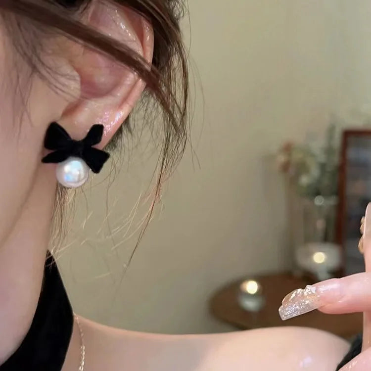 2024 New Fashion Flocking Bowtie Pearl Pendant Earrings French Retro Bowknot Girl Ear Stud Velvet Bow New Year Earring Jewelry
