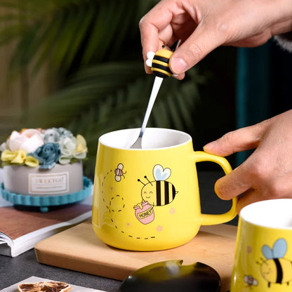 Ceramic Cartoon Bee Mug With Spoon Lid Ceramic Coffee Cups Free Shipping Original Breakfast Cups Christmas Gift Coffee Cup Sets