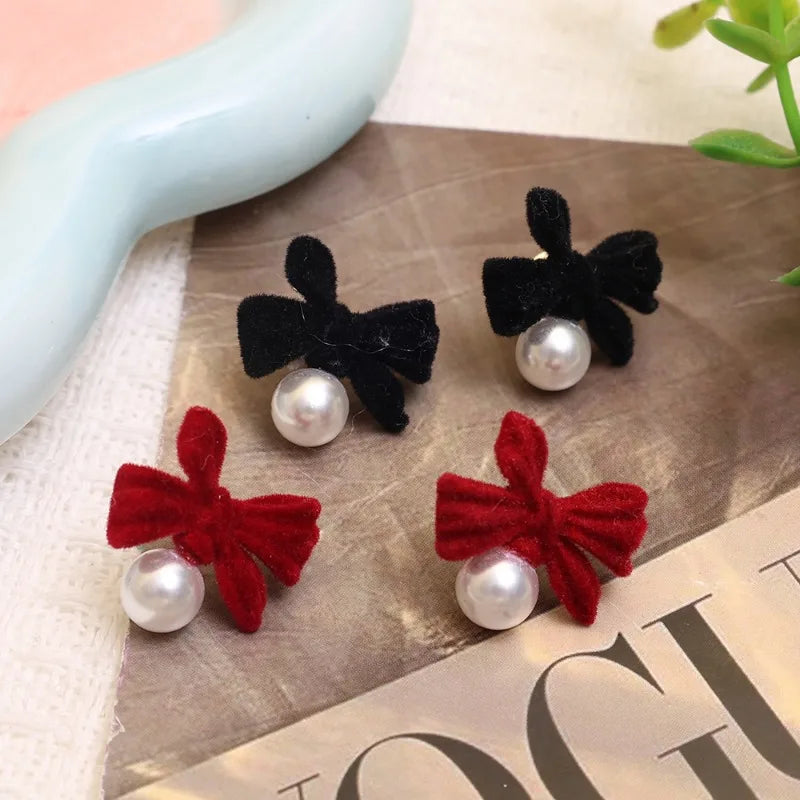 2024 New Fashion Flocking Bowtie Pearl Pendant Earrings French Retro Bowknot Girl Ear Stud Velvet Bow New Year Earring Jewelry