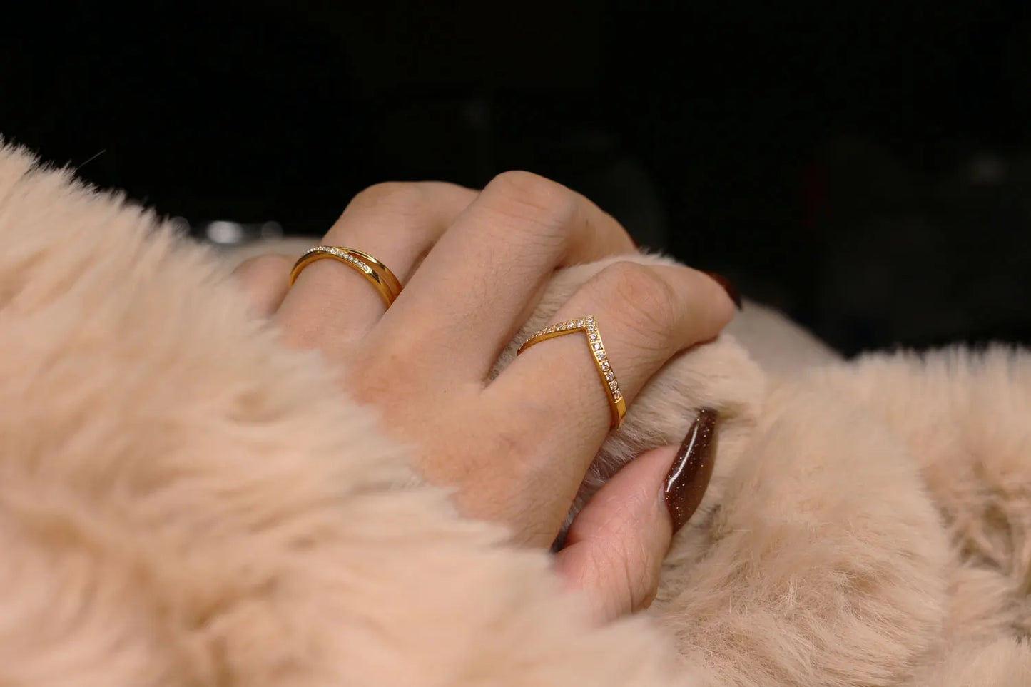 Beautiful V Shape CNC Inlaid Zircon Ring For Women Love Ring Titanium Steel Jewelry Mother's day Christmas Gift Anillo Wholesale