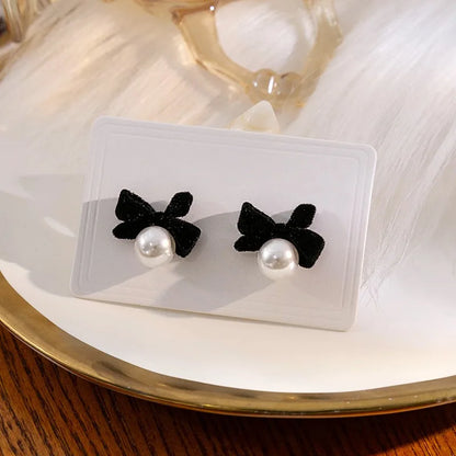 2024 New Fashion Flocking Bowtie Pearl Pendant Earrings French Retro Bowknot Girl Ear Stud Velvet Bow New Year Earring Jewelry