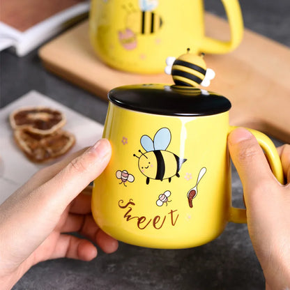 Ceramic Cartoon Bee Mug With Spoon Lid Ceramic Coffee Cups Free Shipping Original Breakfast Cups Christmas Gift Coffee Cup Sets