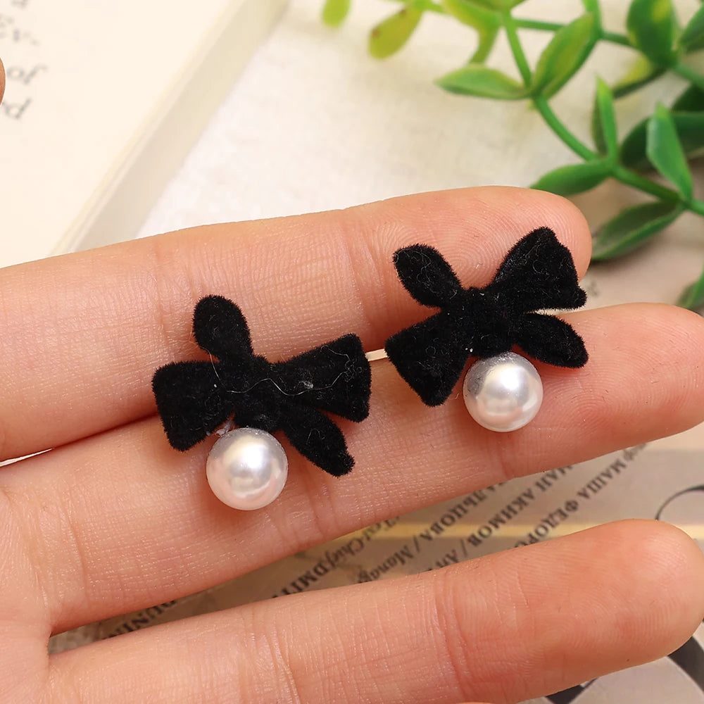 2024 New Fashion Flocking Bowtie Pearl Pendant Earrings French Retro Bowknot Girl Ear Stud Velvet Bow New Year Earring Jewelry