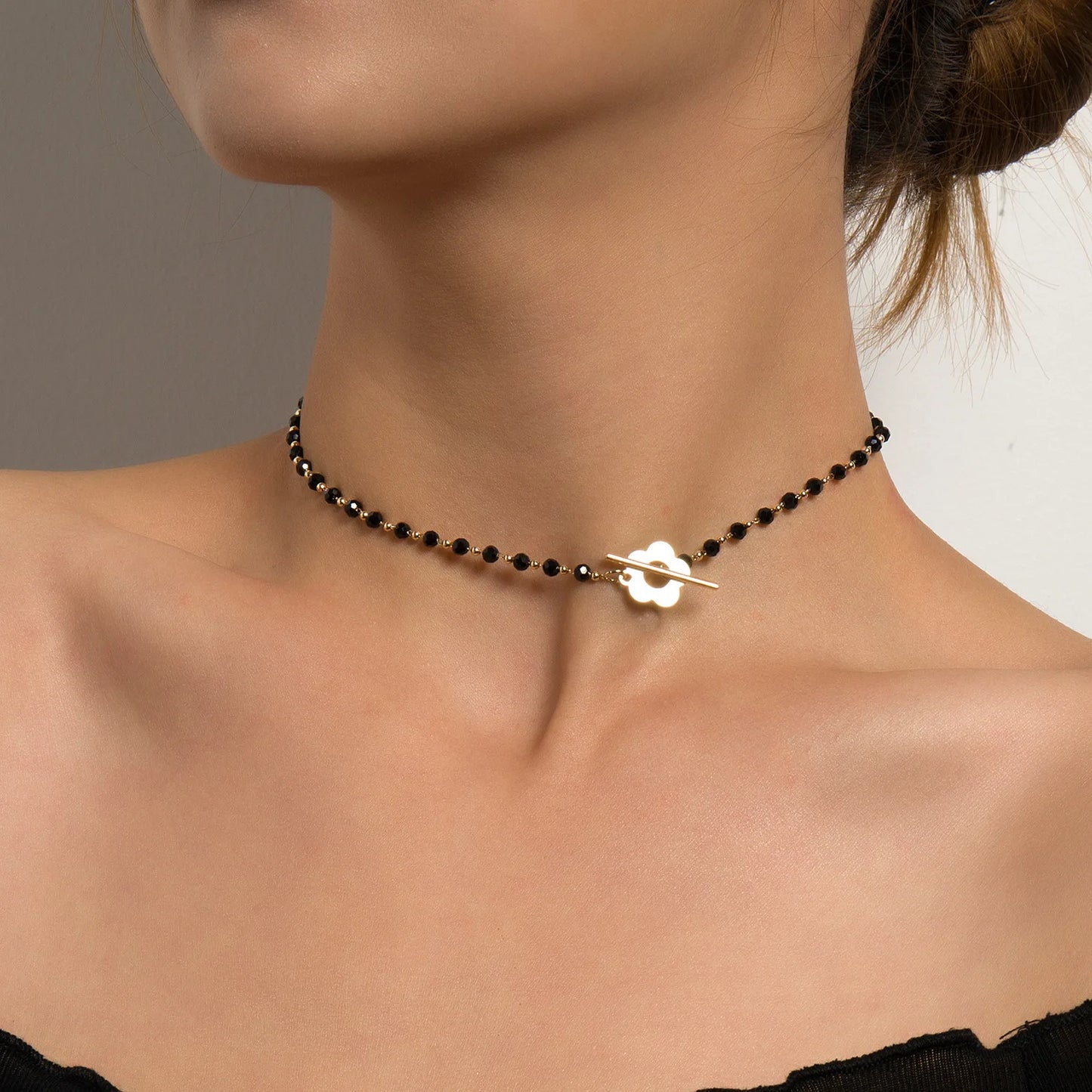 2022  Luxury OT Flower Buckle Crystal Glass Bead Chain Choker Necklace for Women Charm Fashion Jewelry  Gift