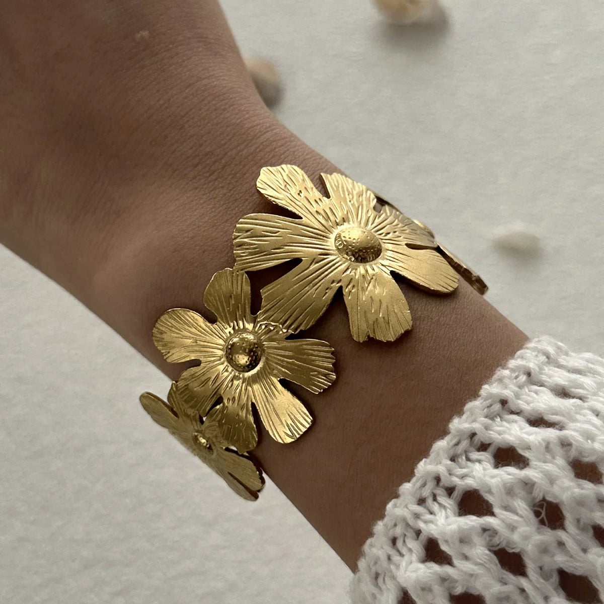 Exaggerated Metal Shell Starfish Flower Bangles Bracelets For Women Men Stainless Steel Fish Bow Heart Open Cuff Bangle Jewelry