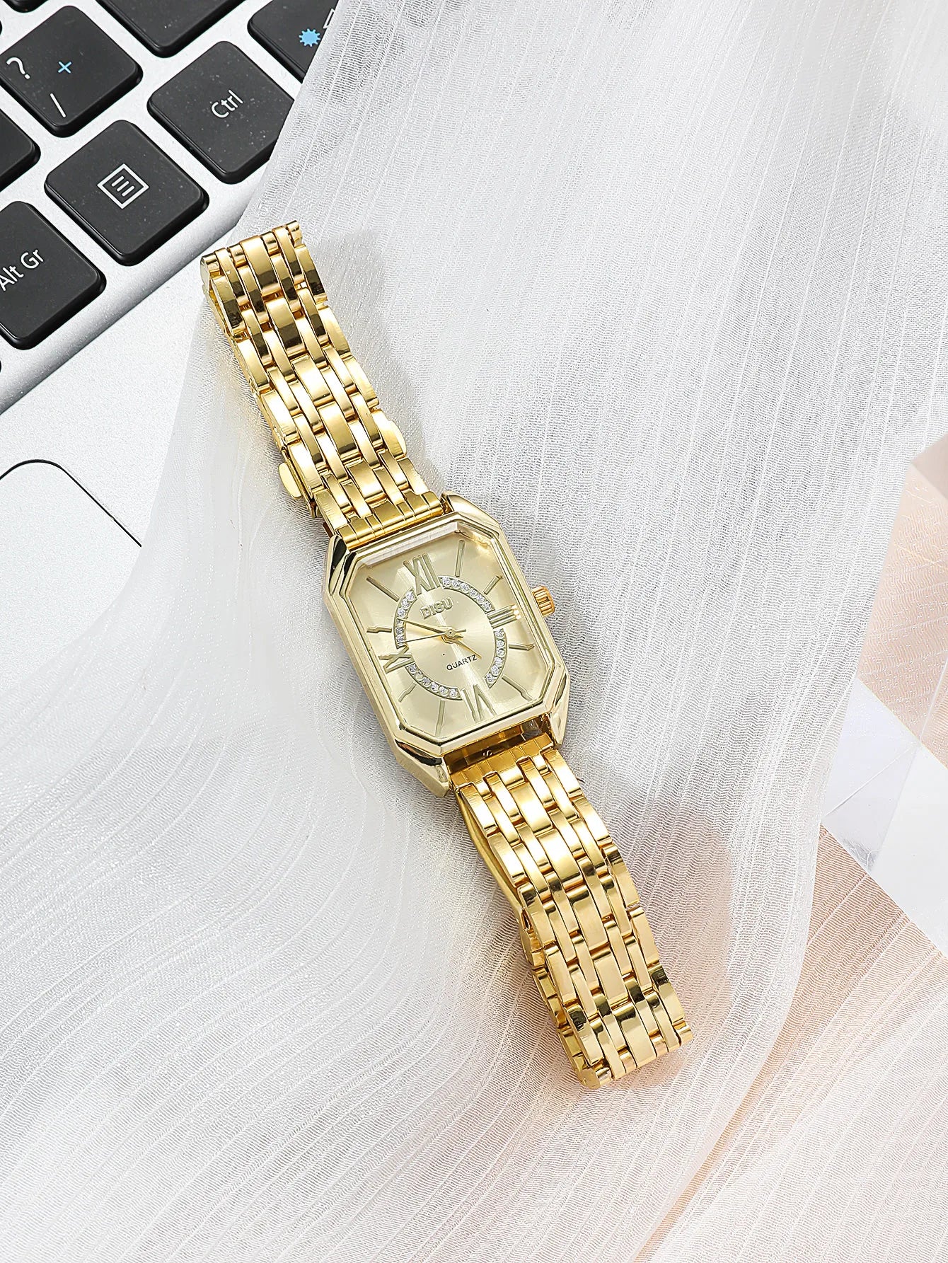 A Classic Fashion Women's Business Quartz Watch. Stainless Steel Strap With Square Dial. For Daily Life