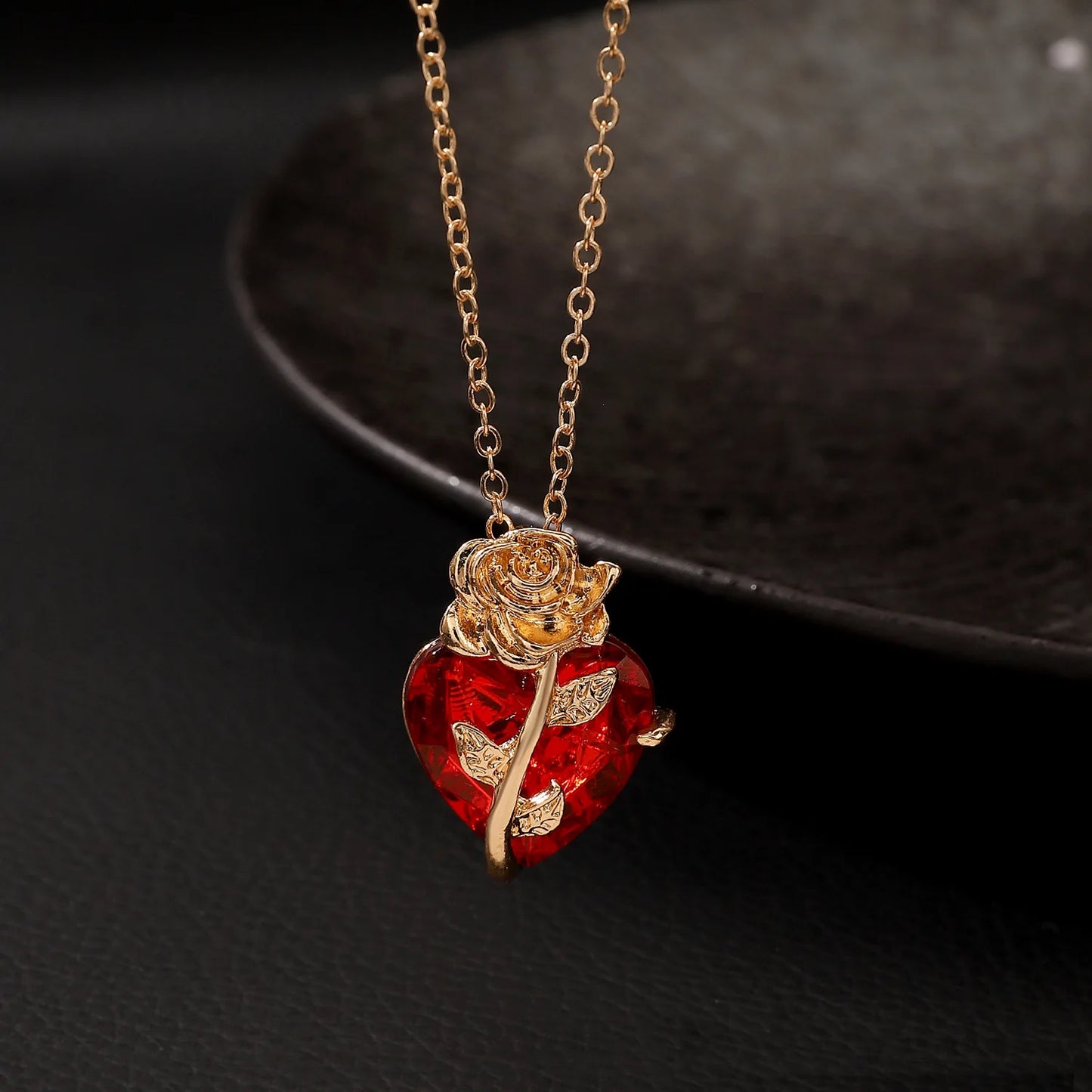 Gothic Dark Love Rose Heart Pendant Necklace For Women Flower Collarbone Chain For Halloween Party Jewelry Accessories Wholesale