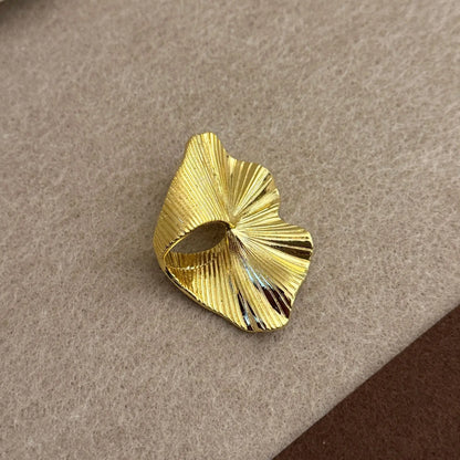 Vintage Irregular Leaf Ring for Women Men Classic Metal Pleated Personality Leaves Fan-Shaped Finger Ring Punk Party Jewelry