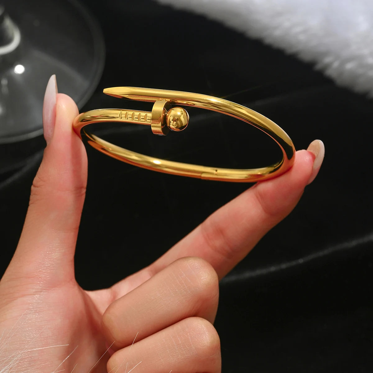 Stainless steel nail set diamond four-leaf clover bracelet Fashion women's bracelet gold bangles