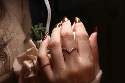 Beautiful V Shape CNC Inlaid Zircon Ring For Women Love Ring Titanium Steel Jewelry Mother's day Christmas Gift Anillo Wholesale