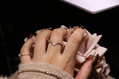 Beautiful V Shape CNC Inlaid Zircon Ring For Women Love Ring Titanium Steel Jewelry Mother's day Christmas Gift Anillo Wholesale