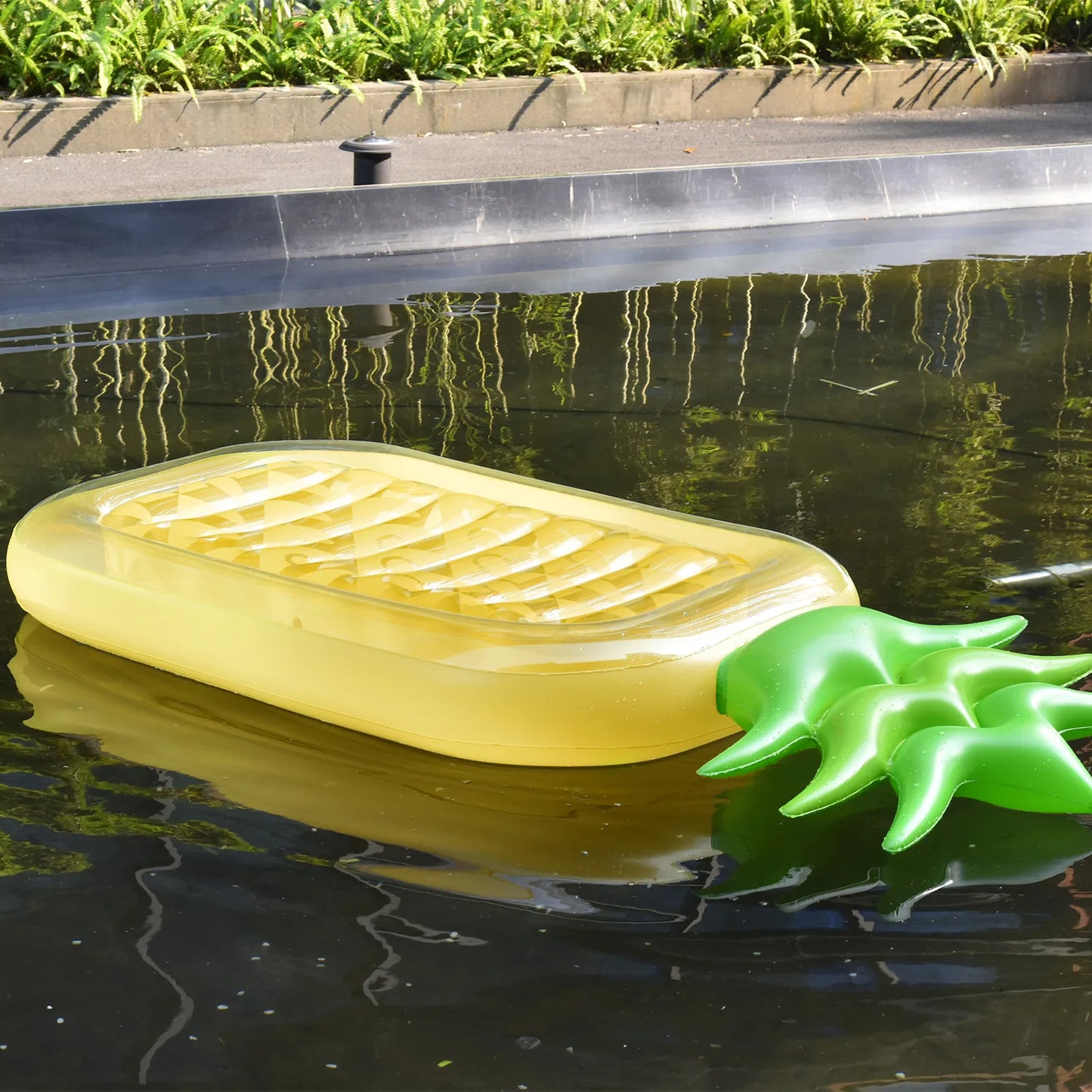 2022 Iatable Pineapple Giant Pool Floats Swimming Ring Summer Large Float Raft Pool Accessories Air Mattress Beach Pool Toys