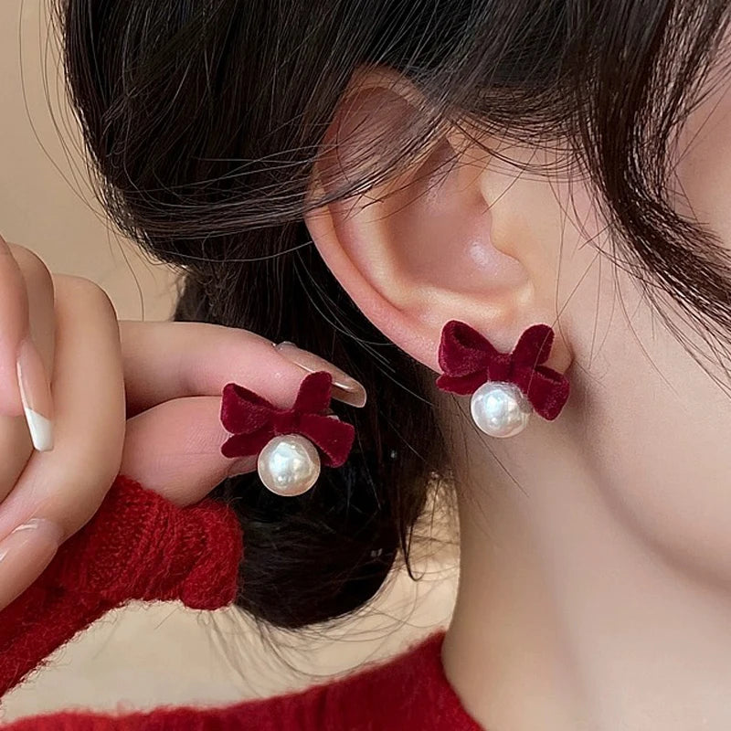 2024 New Fashion Flocking Bowtie Pearl Pendant Earrings French Retro Bowknot Girl Ear Stud Velvet Bow New Year Earring Jewelry
