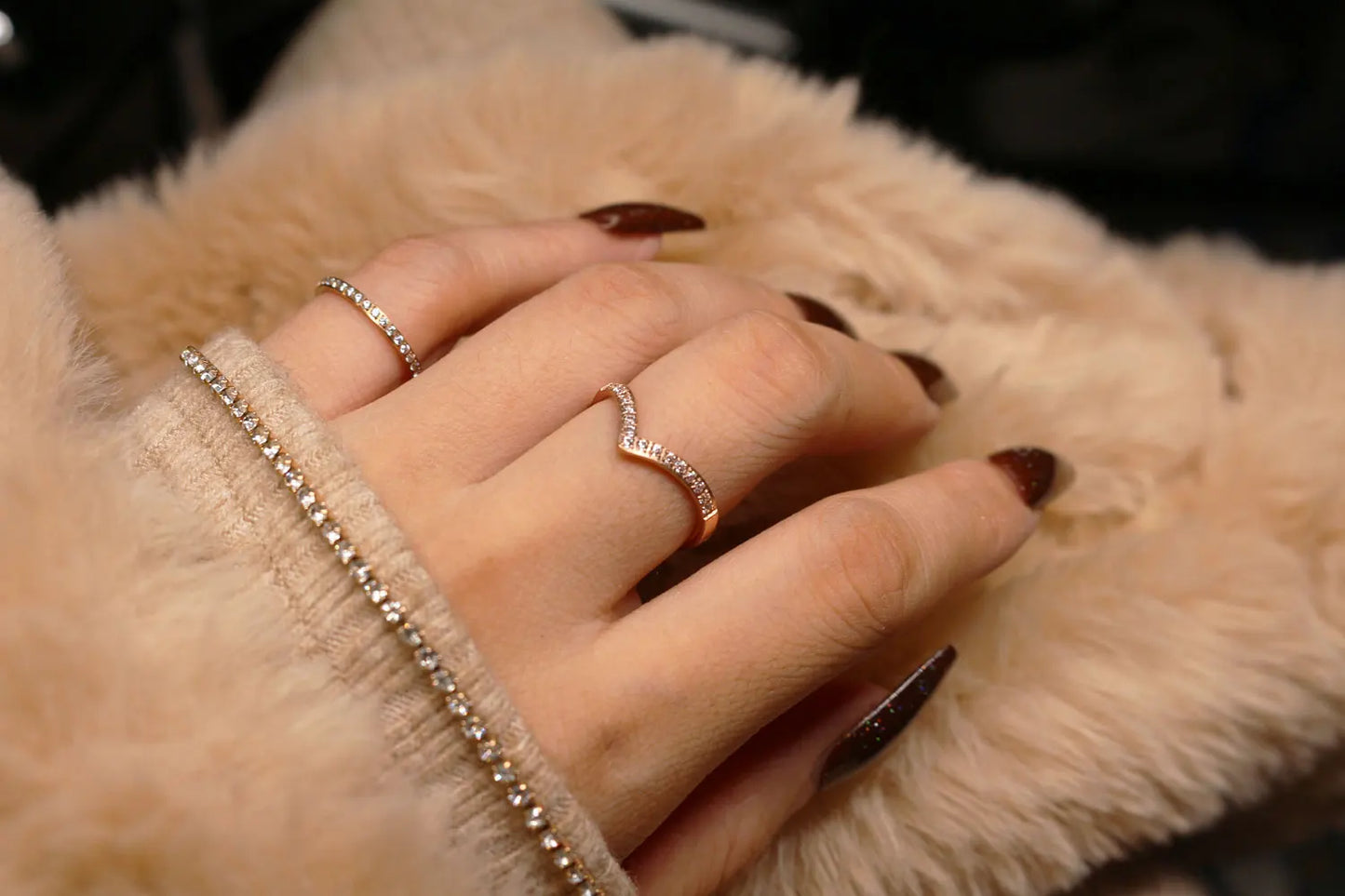 Beautiful V Shape CNC Inlaid Zircon Ring For Women Love Ring Titanium Steel Jewelry Mother's day Christmas Gift Anillo Wholesale